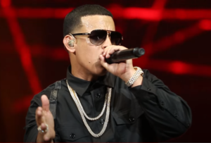Dopo 30 anni di carriera, Daddy Yankee lascia il palco “per seguire Gesù”